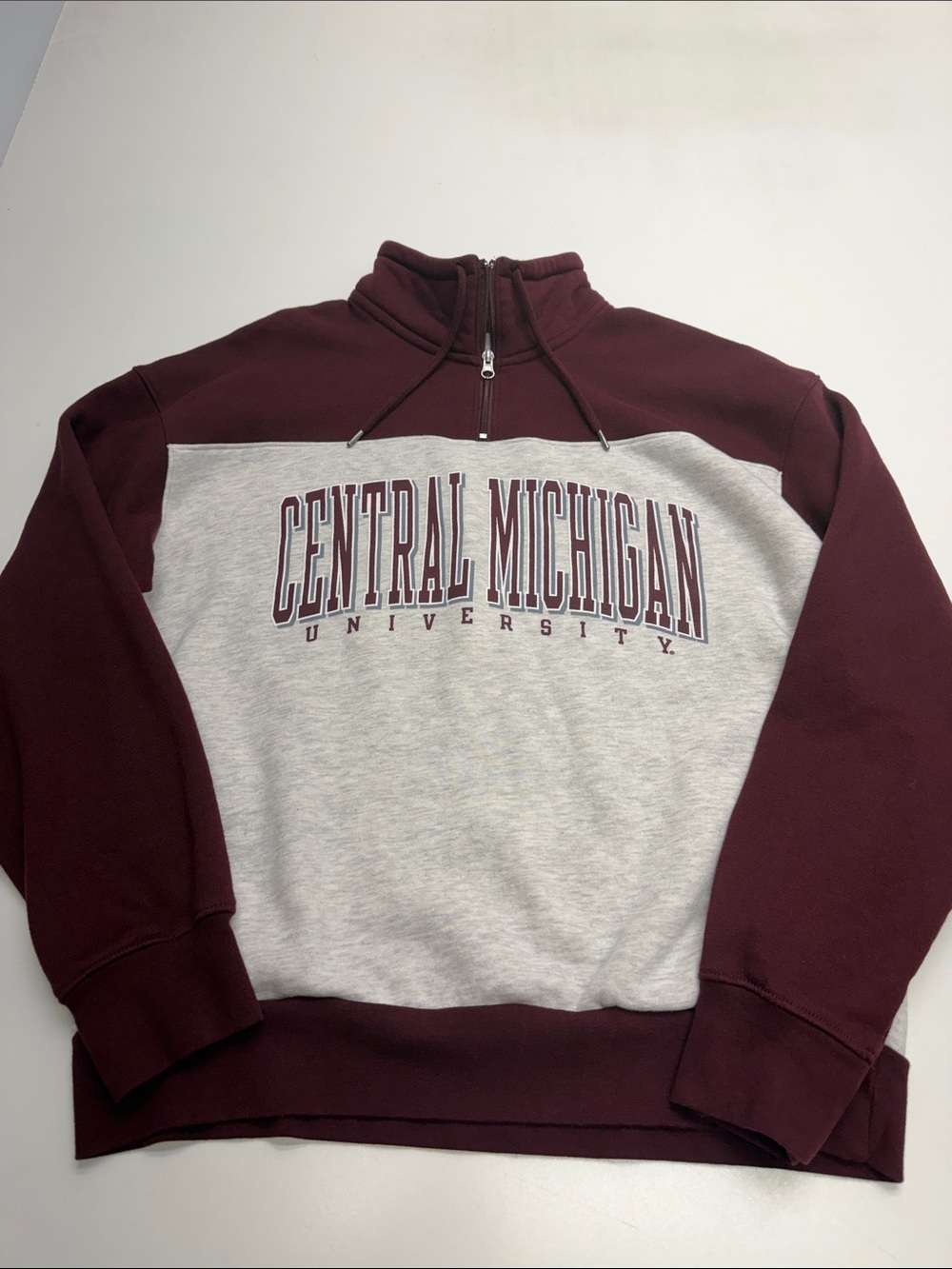 CENTRAL MICHIGAN UNIVERSITY Women’s Medium 1/4 Zip Sweatshirt